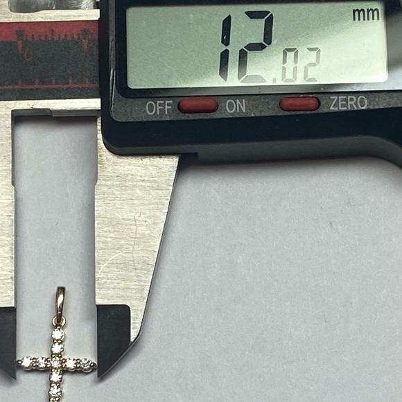 Beautiful 14 k yellow gold Cross Pendant with Diakonds - Picture 7 of 10